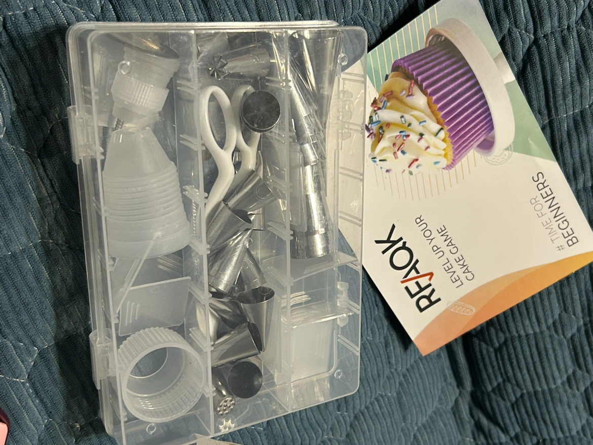 New-RFAQK 24 Piece Icing Tips Set with Case - photo 3