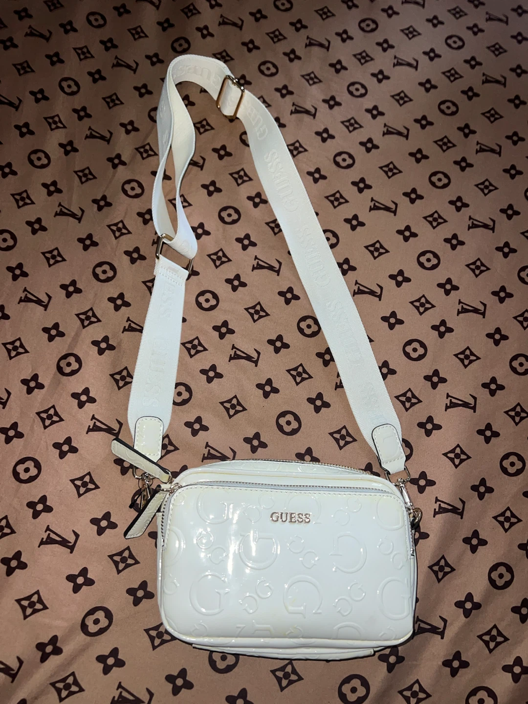 White GUESS crossbody bag