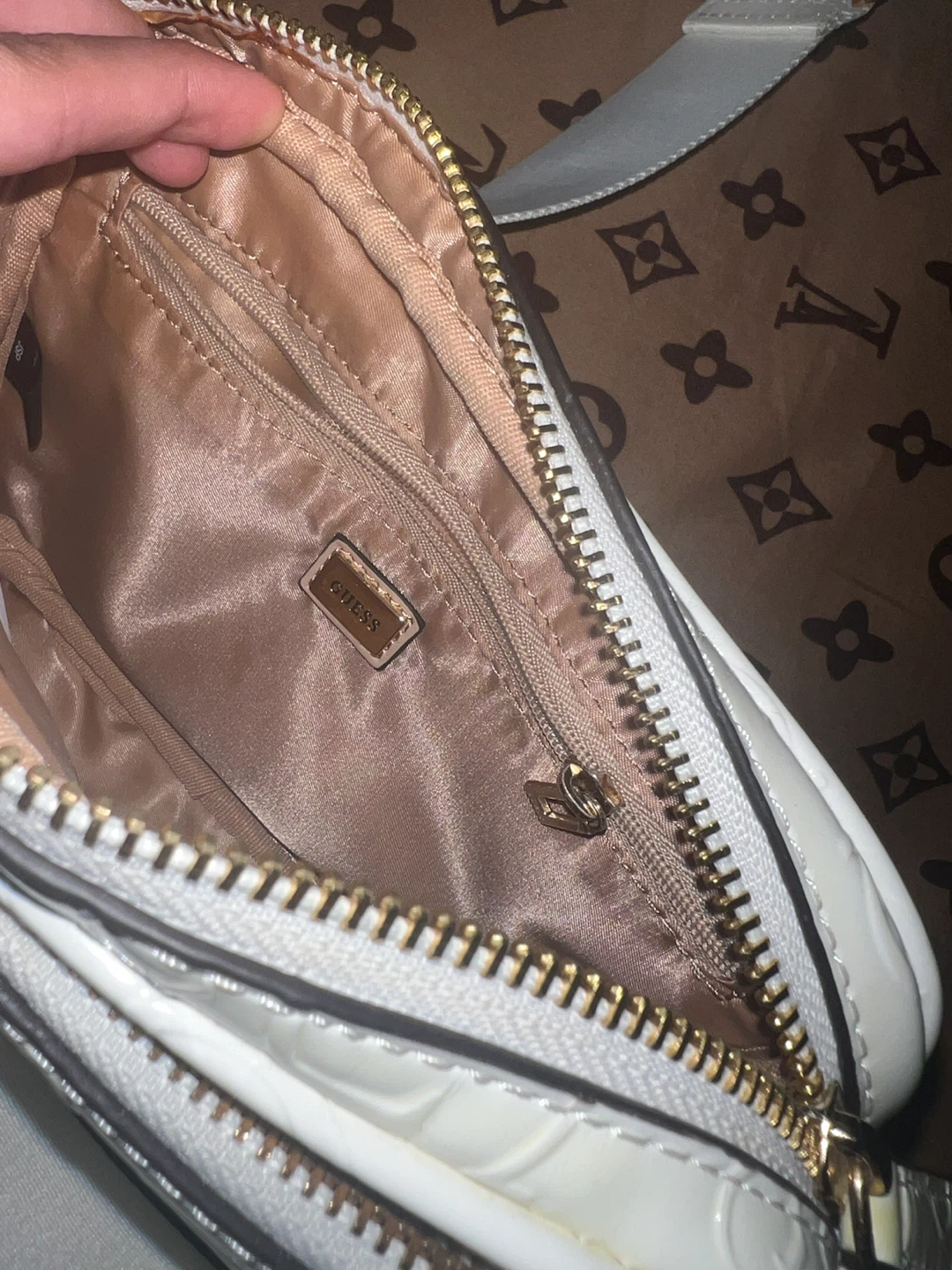 White GUESS crossbody bag - photo 2