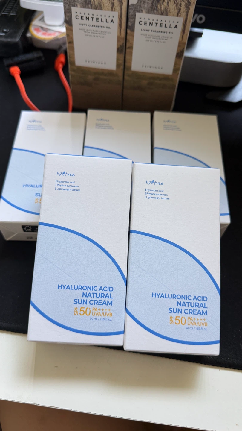 Isntree Hyaluronic Acid Natural Sun Cream SPF 50