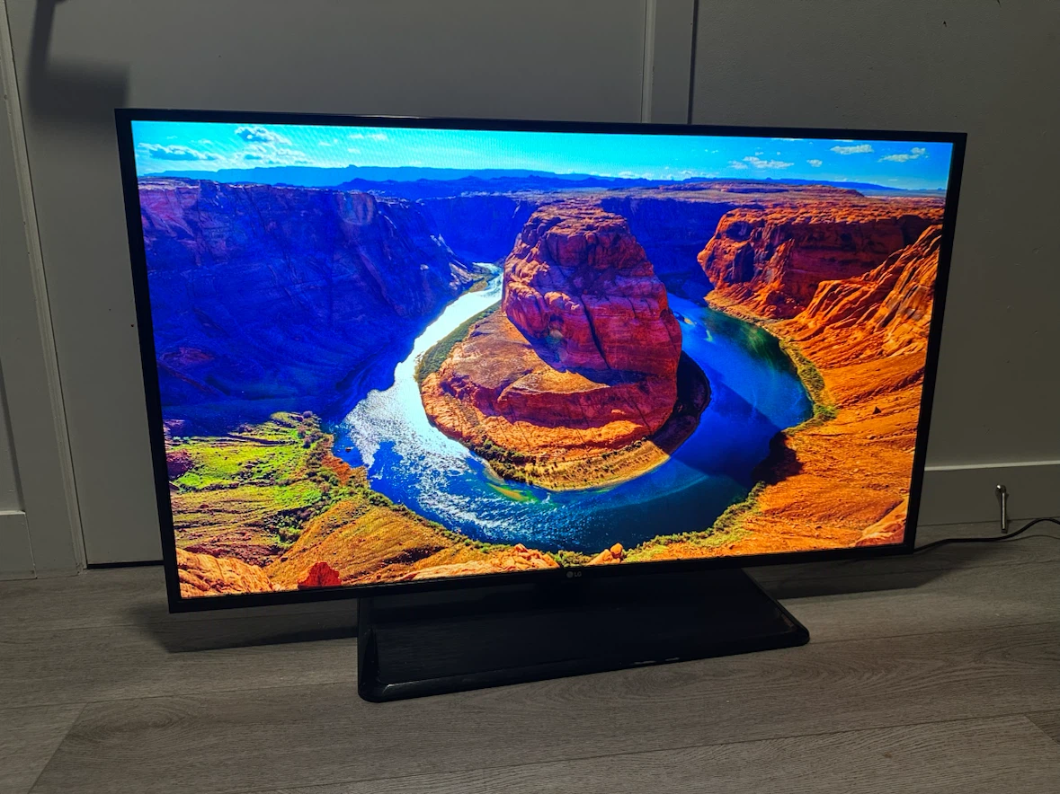 LG 49” TV - photo 2
