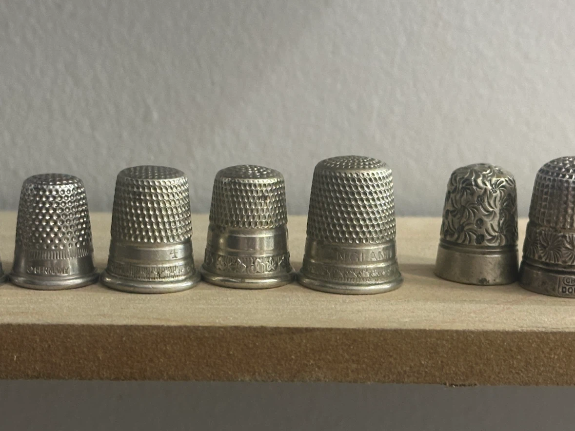 13 Antique & Vintage Sewing Thimbles Michigan Sunbeam - photo 3