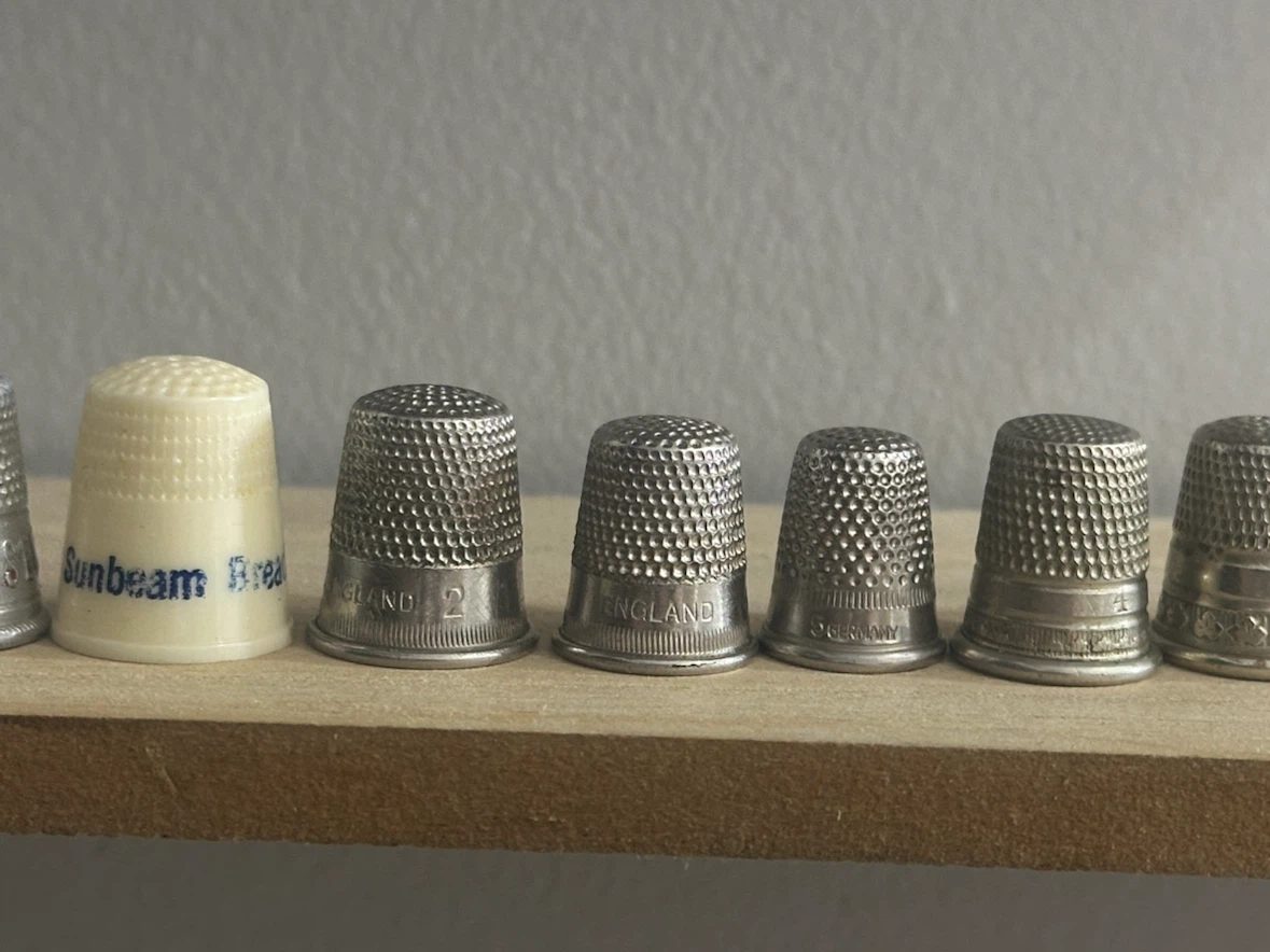 13 Antique & Vintage Sewing Thimbles Michigan Sunbeam - photo 4