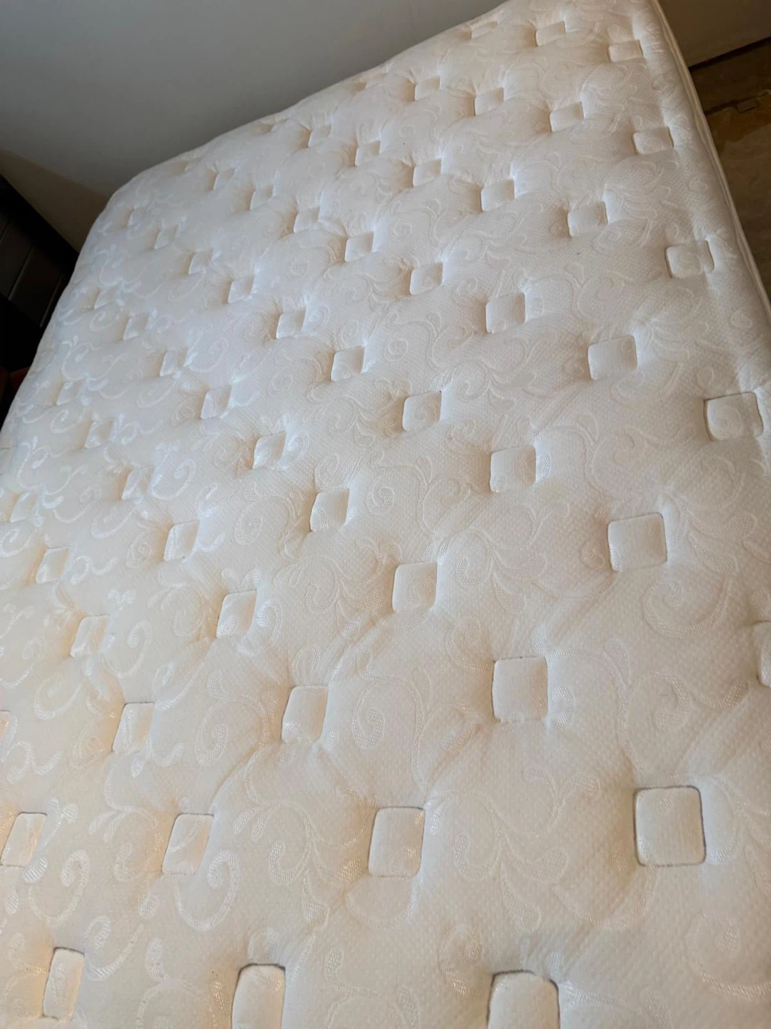 Mattress Queen sz & box spring - photo 2