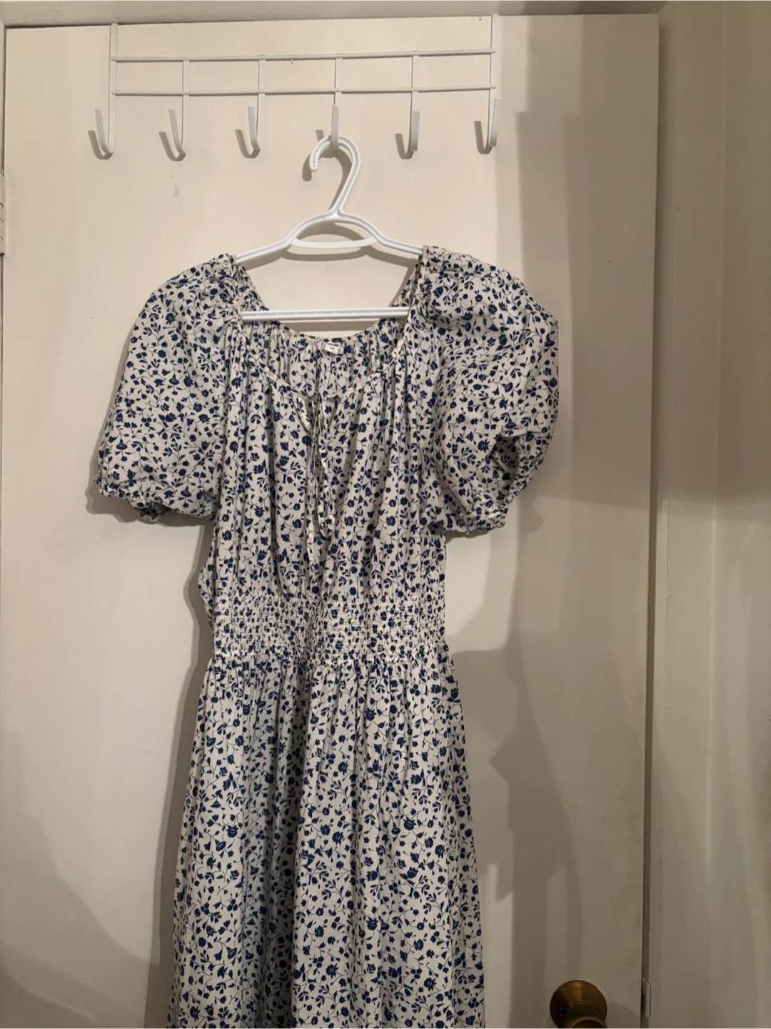 Uniqlo White Floral Midi Dress - photo 2
