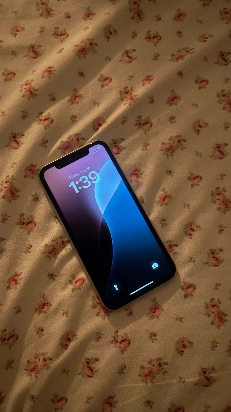 Apple iPhone XR - photo 2
