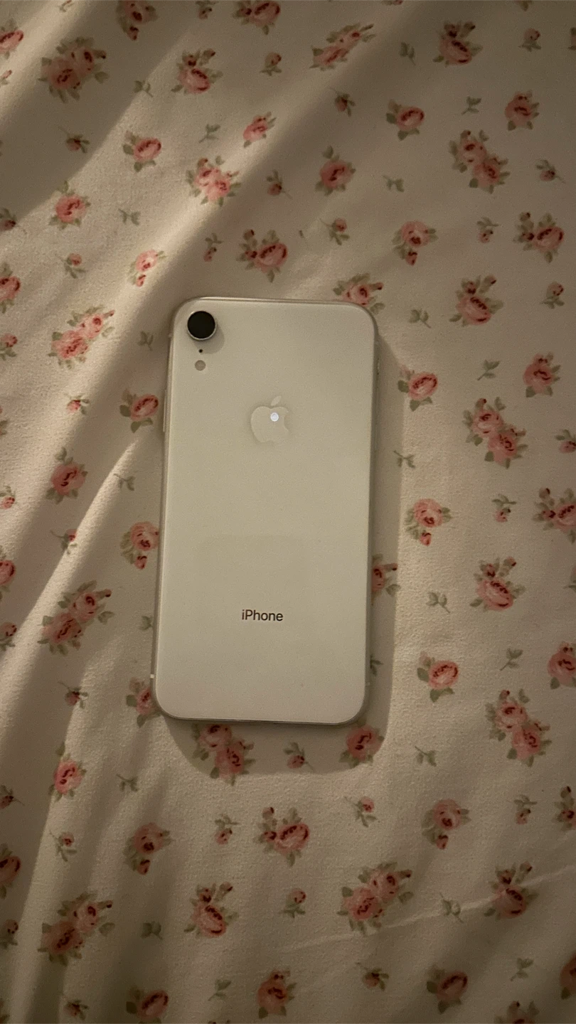 Apple iPhone XR - photo 3