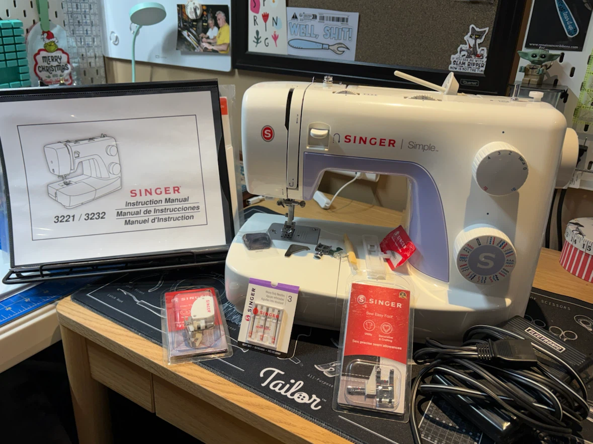 Singer 3232 Sewing Machine with many extras