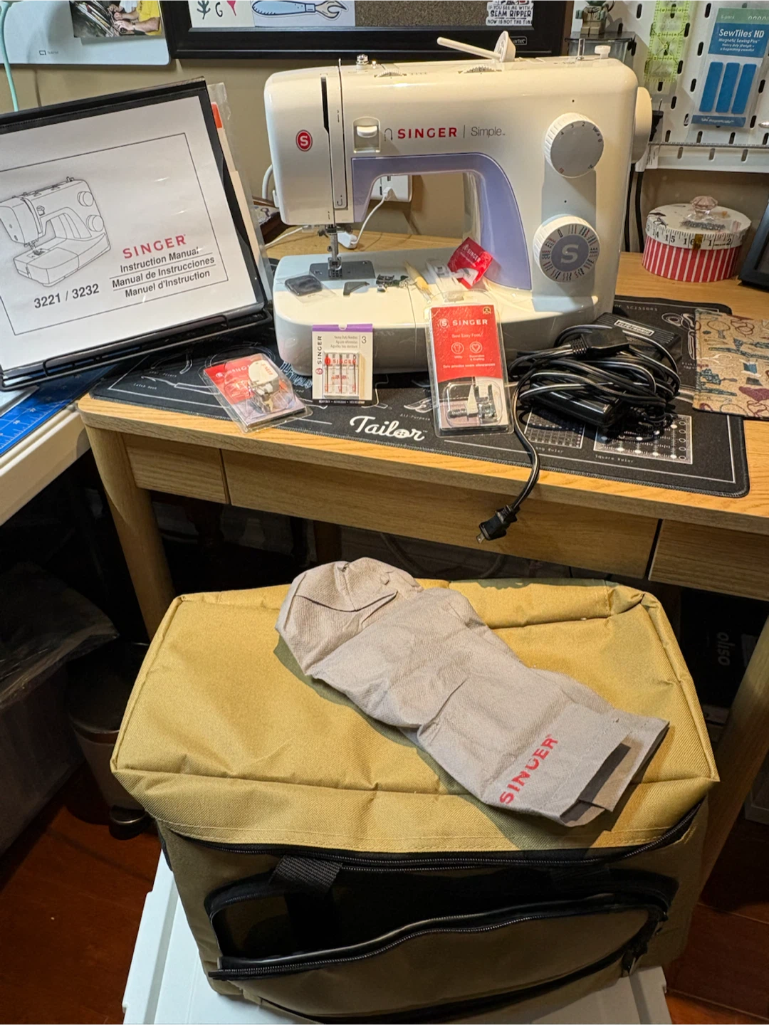 Singer 3232 Sewing Machine with many extras - photo 2