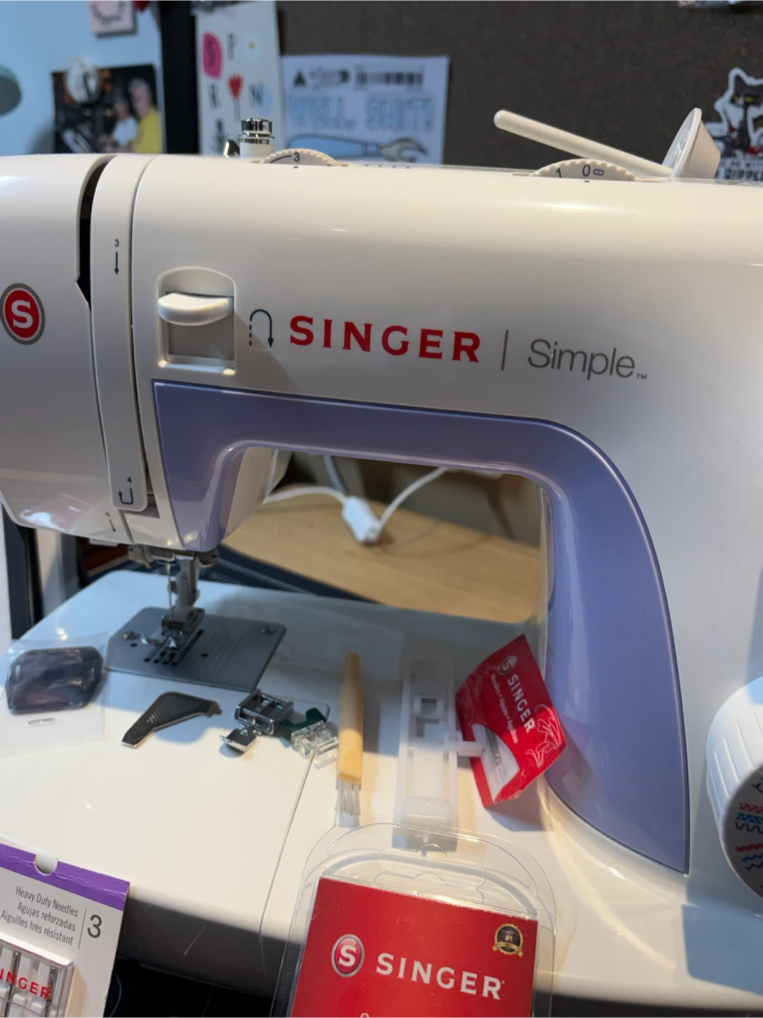 Singer 3232 Sewing Machine with many extras - photo 3