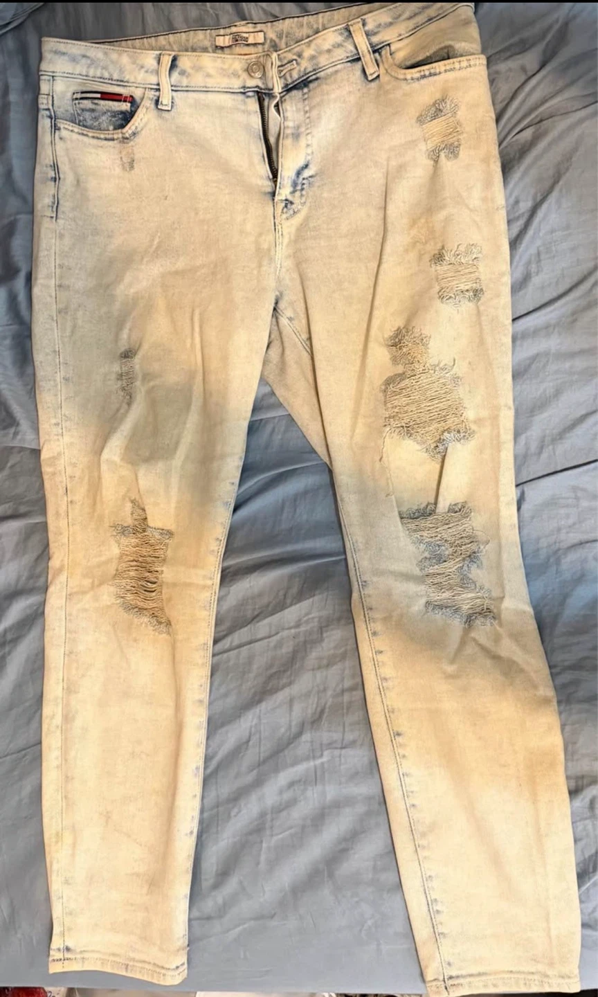 Tommy Hilfiger Distressed Jeans