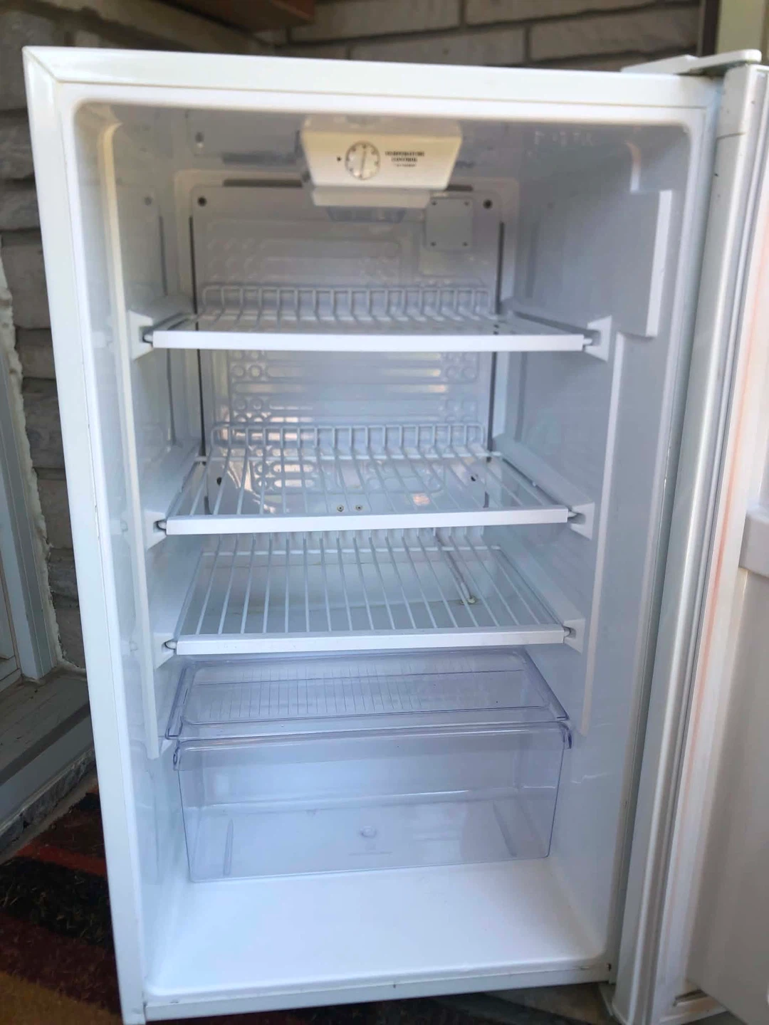 Moffat Compact Refrigerator - photo 3