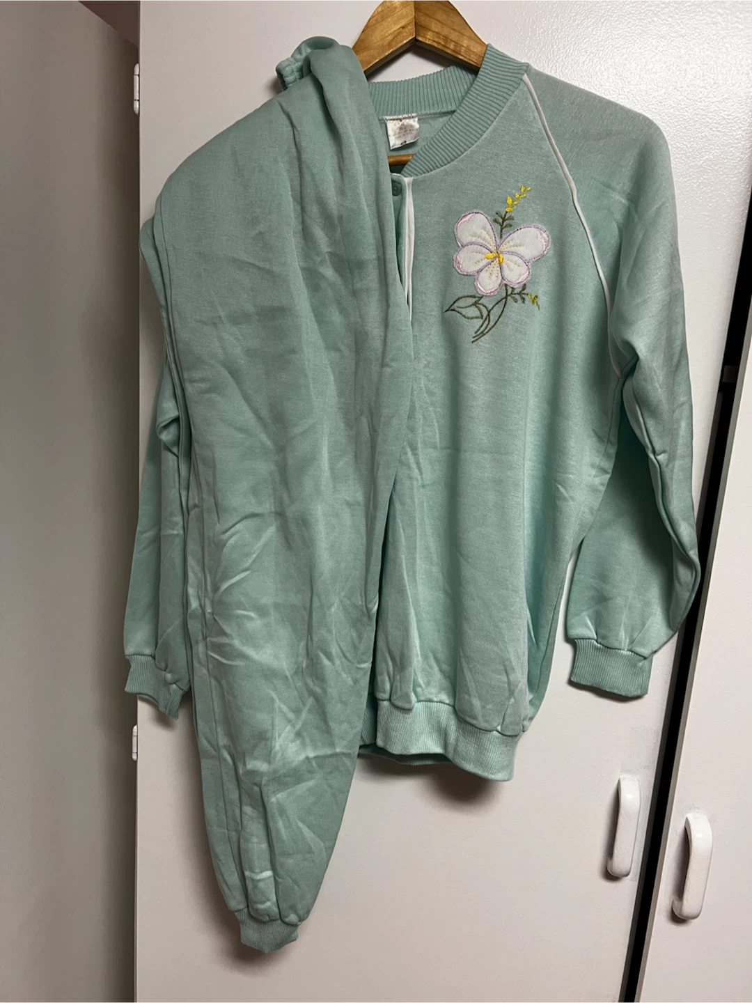 Vintage Mint Green Embroidered Flower Sweat Suit - photo 2