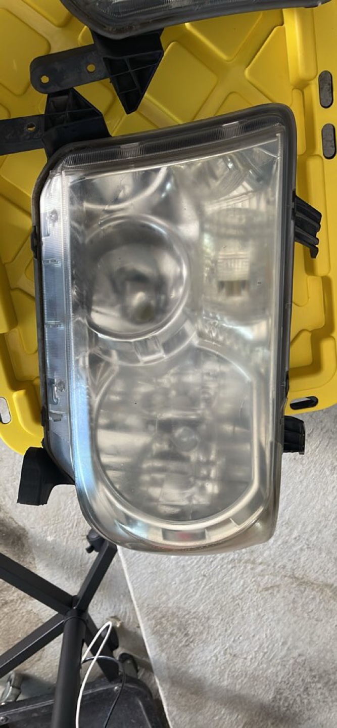 Pair of Headlights for 2009 Toyota Tundra - photo 2