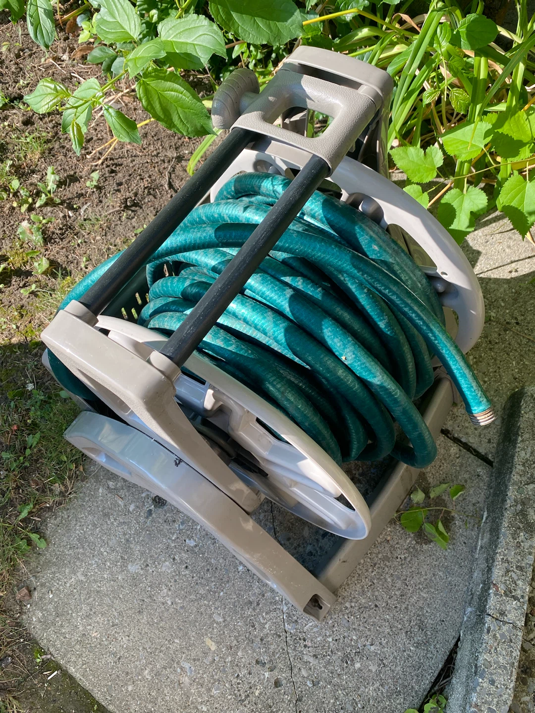 75 foot garden hose and roller