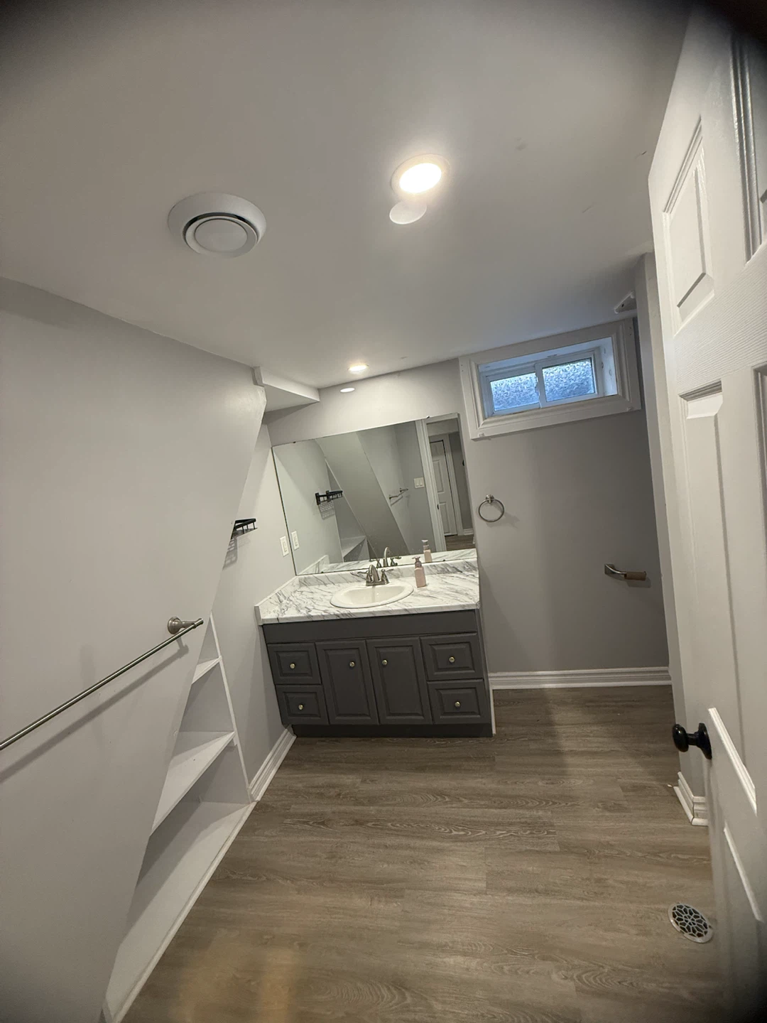 2 Bedroom, 1 Bath - Basement Apartment - St Catherines, ON - photo 2