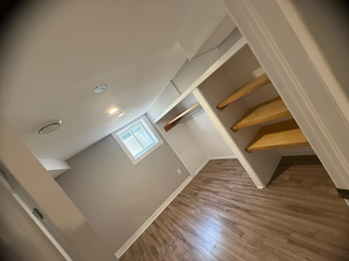 2 Bedroom, 1 Bath - Basement Apartment - St Catherines, ON - photo 4