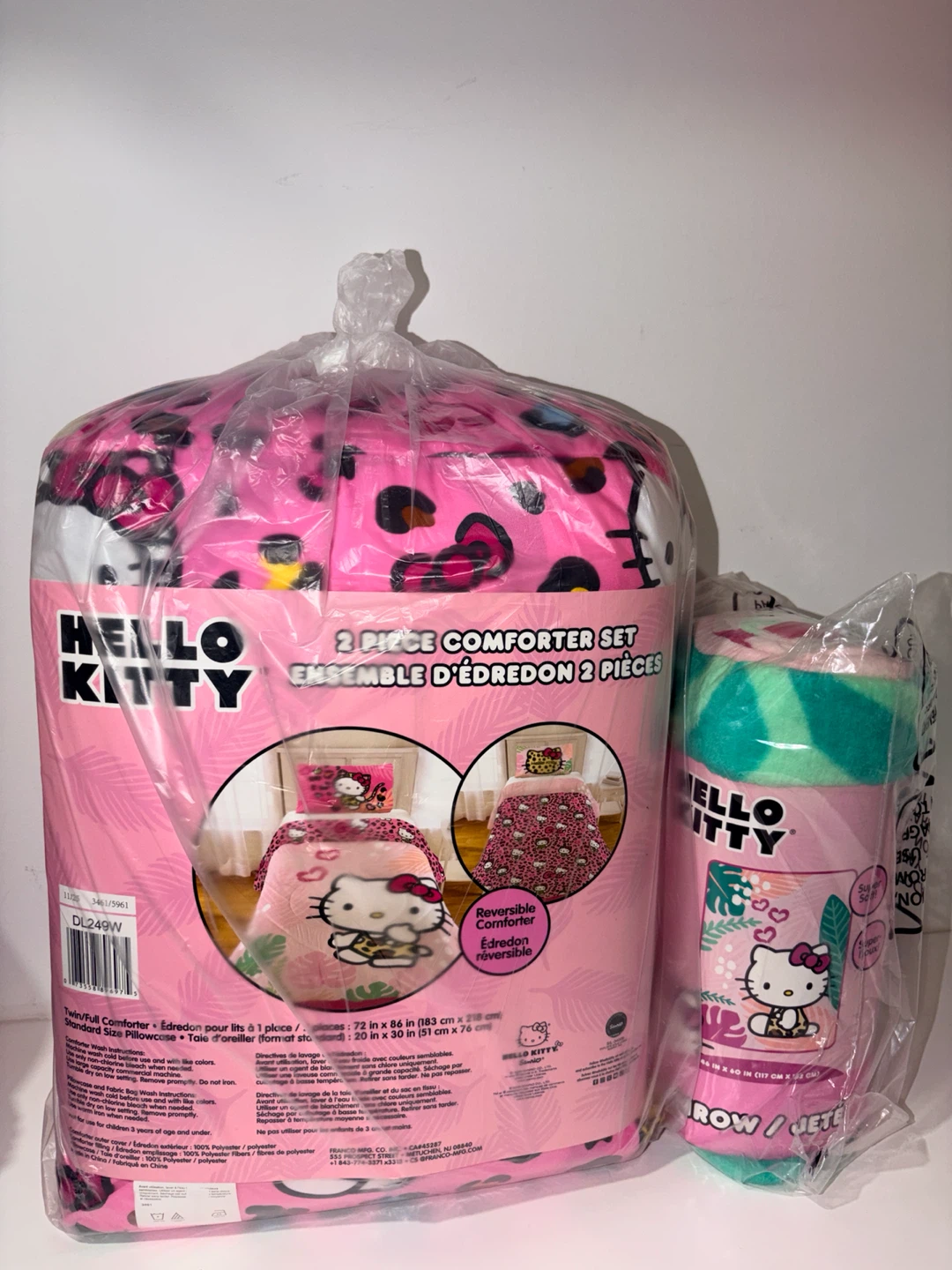 BNIP Hello Kitty 2 Piece Comforter Set plus throw blanket