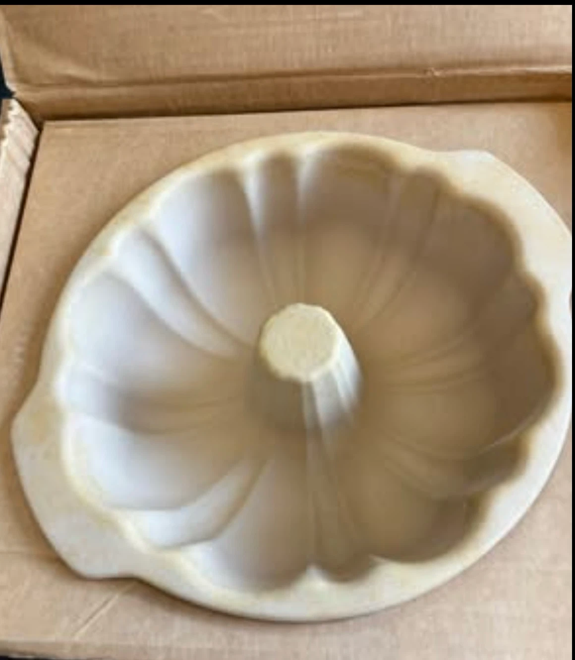 Pampered Chef Family Heritage Stoneware Fluted Pan