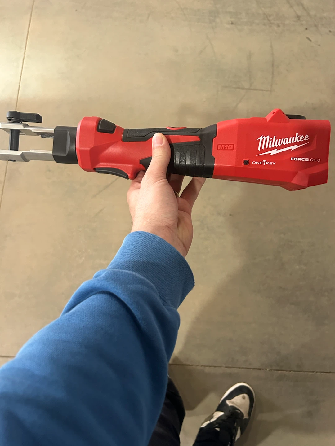 Milwaukee M18 18V Cordless Force Logic Utility Crimper - photo 2