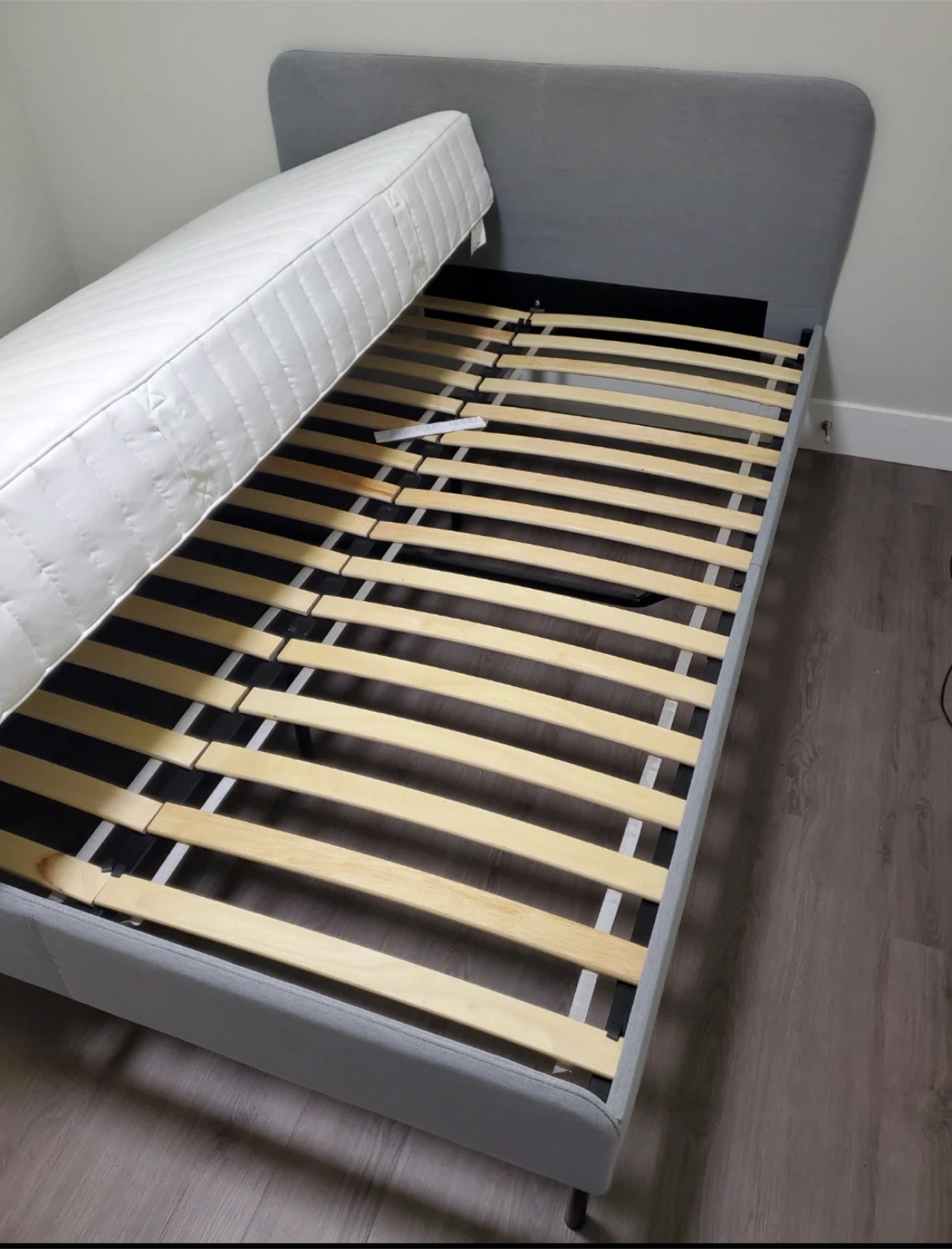 Ikea double size bed frame *Free delivery - photo 2