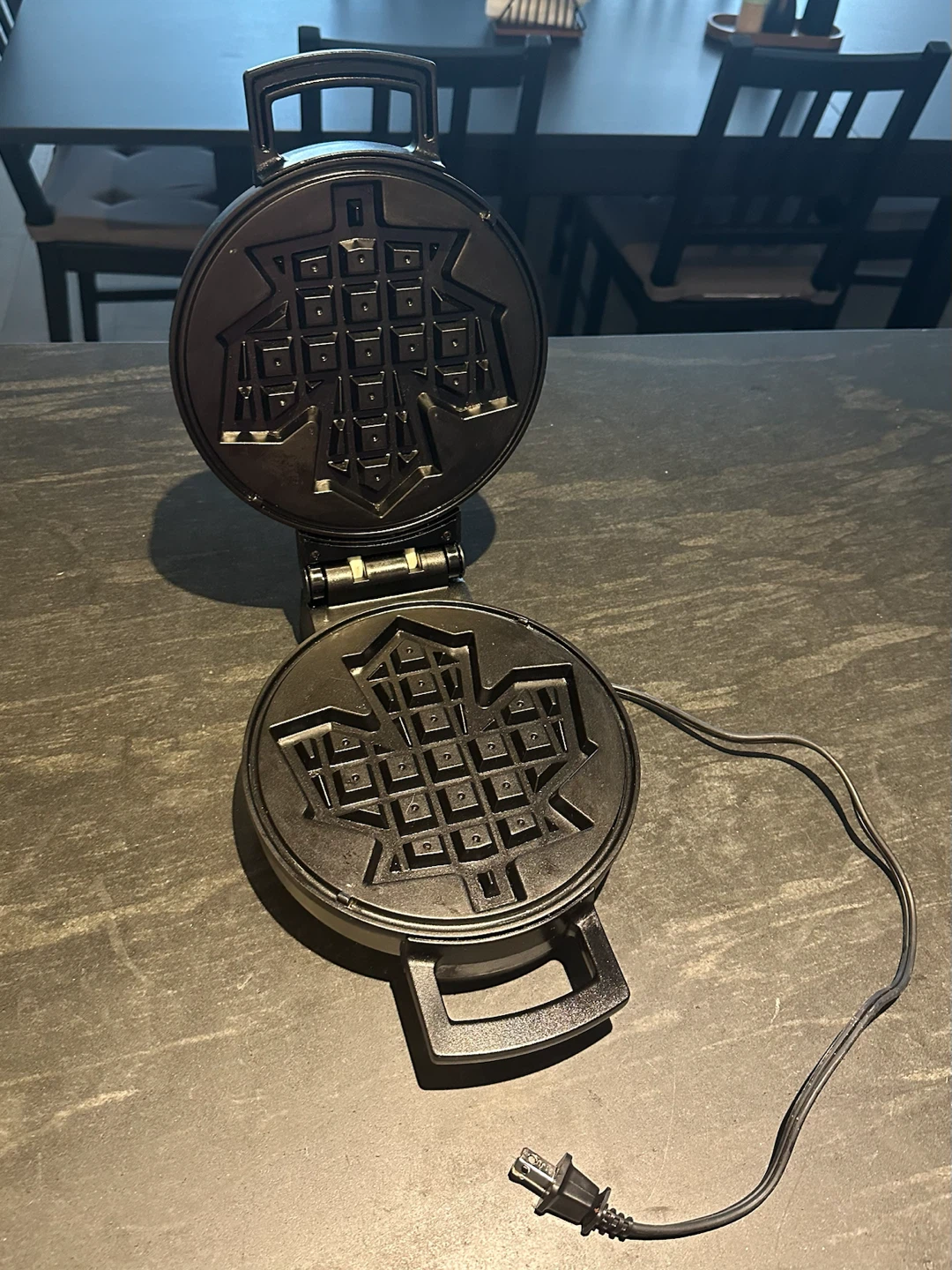 Maple Leaf Waffle Maker