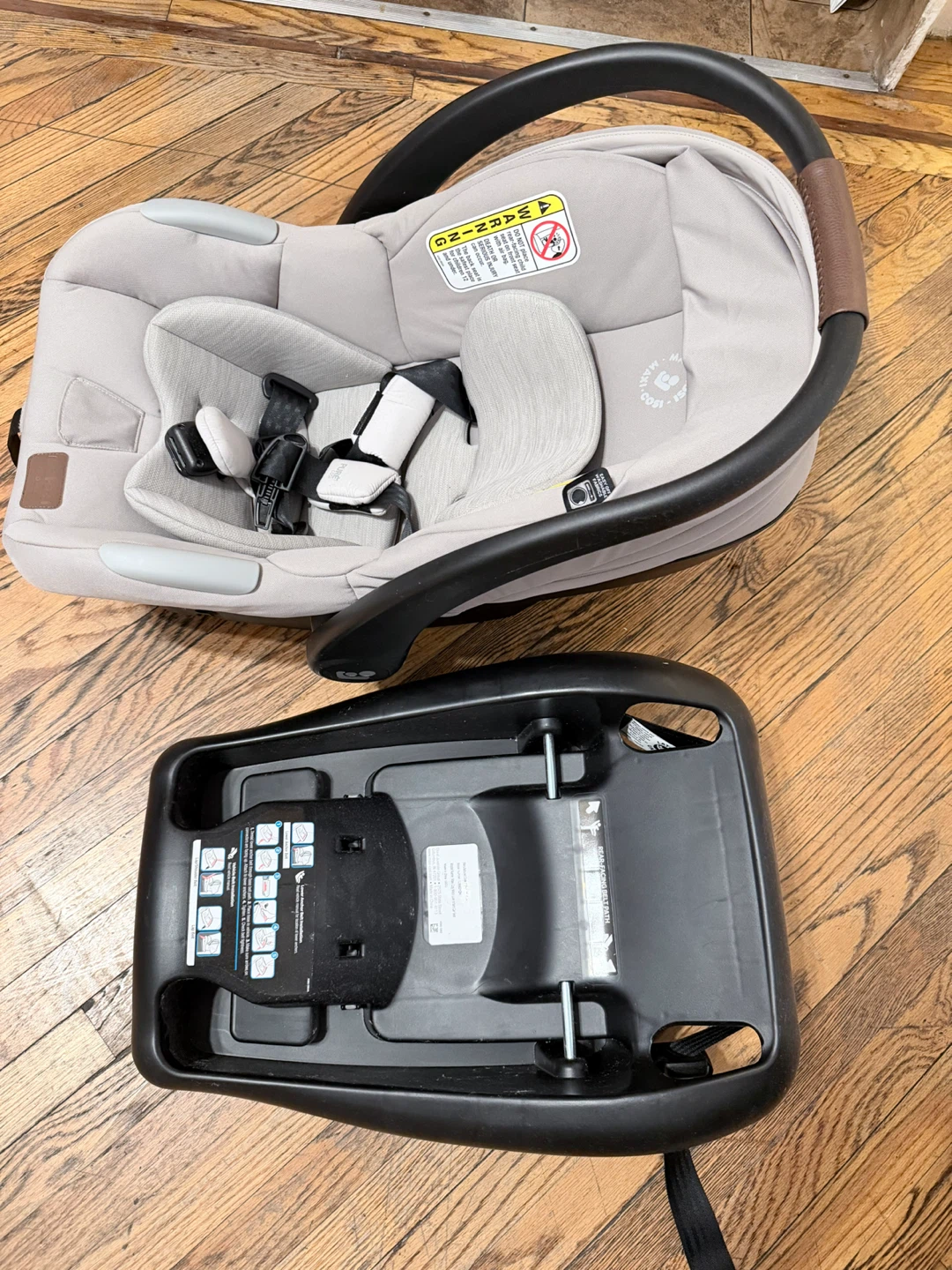 Maxi-Cosi Infant Car Seat with Base