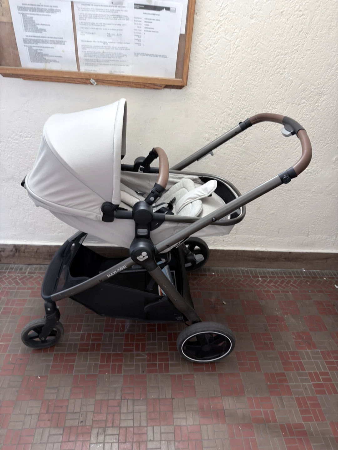 Maxi-Cosi Infant Car Seat with Base - photo 4