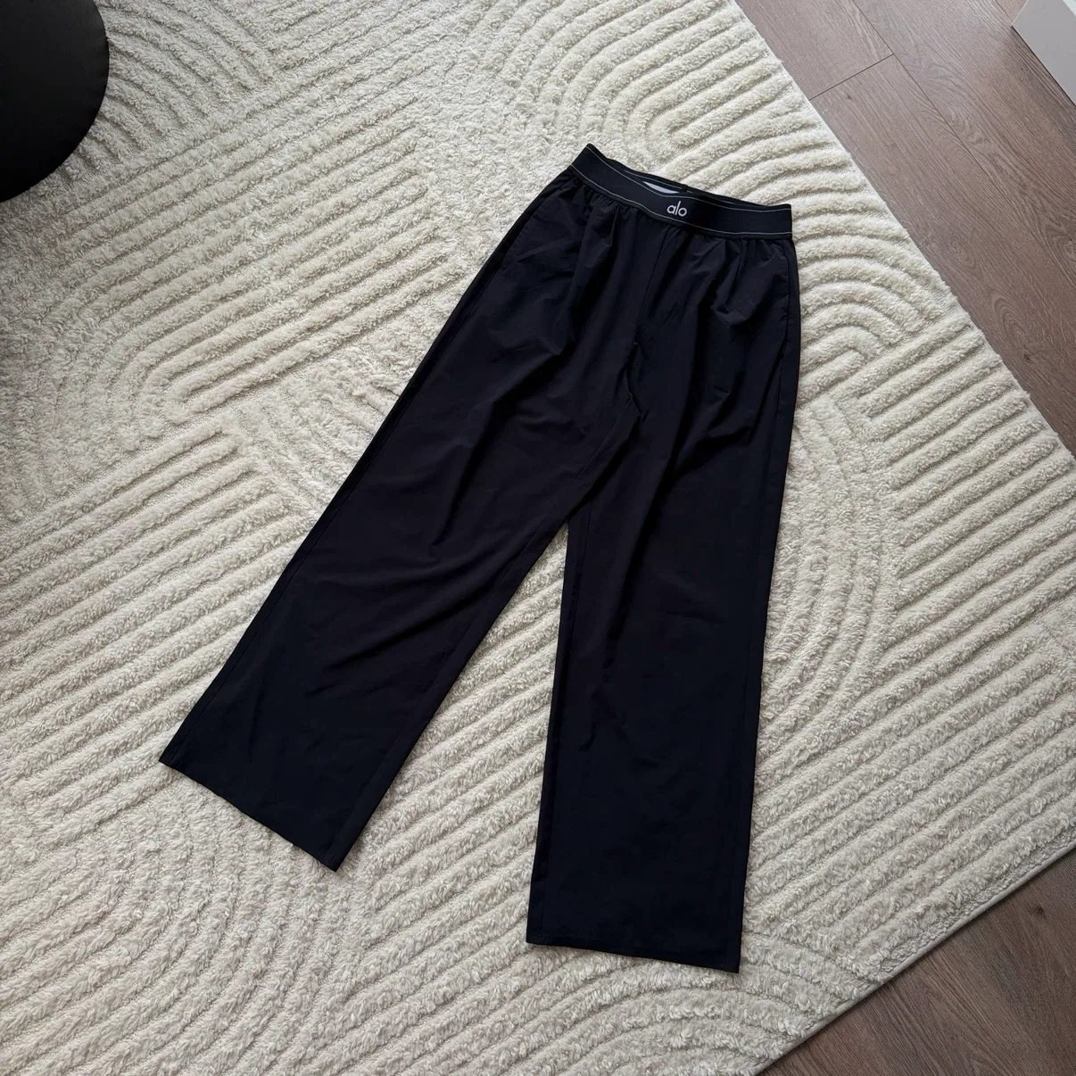 ALO Yoga Black Pants Size Small - photo 2
