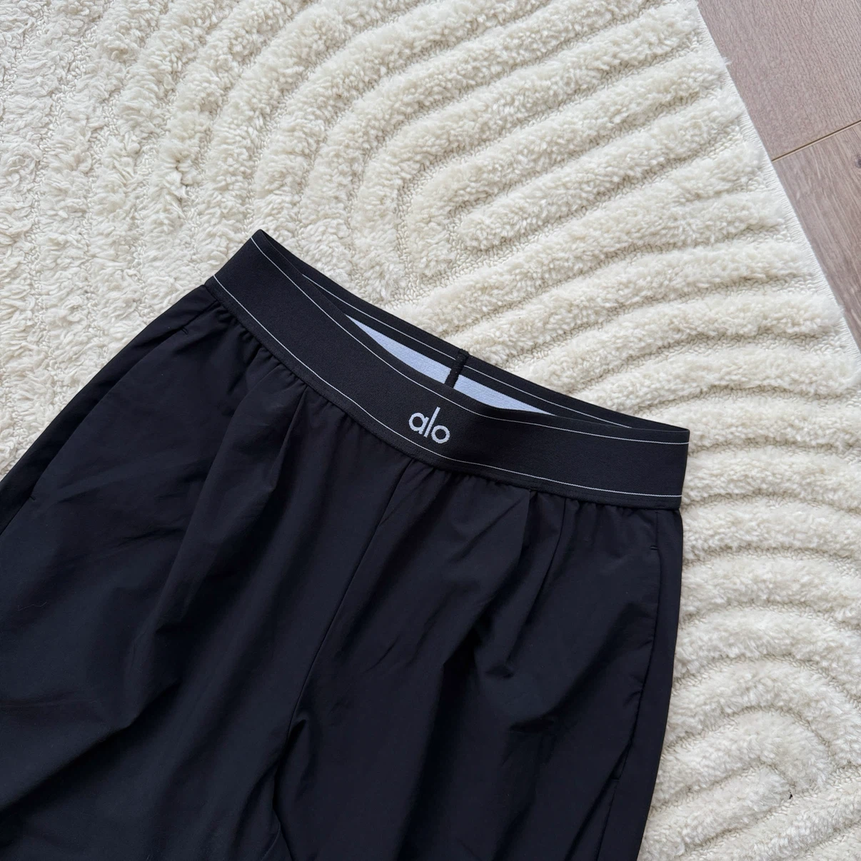 ALO Yoga Black Pants Size Small - photo 3