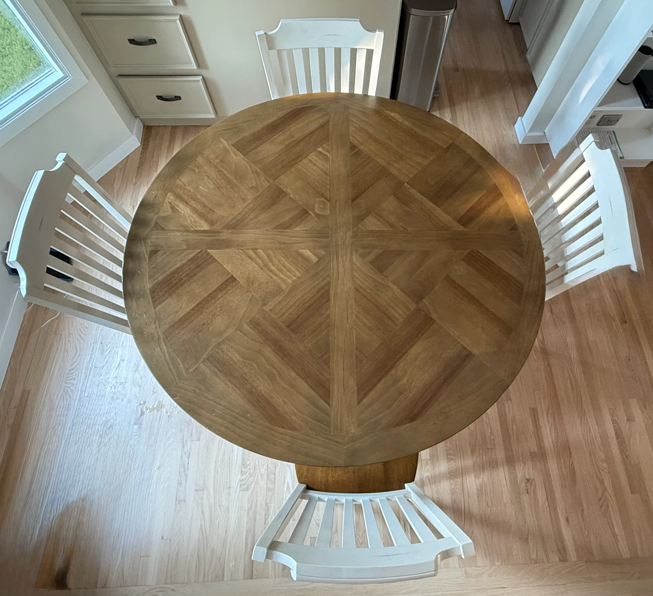Round Dining Table + 4 Chairs - photo 3