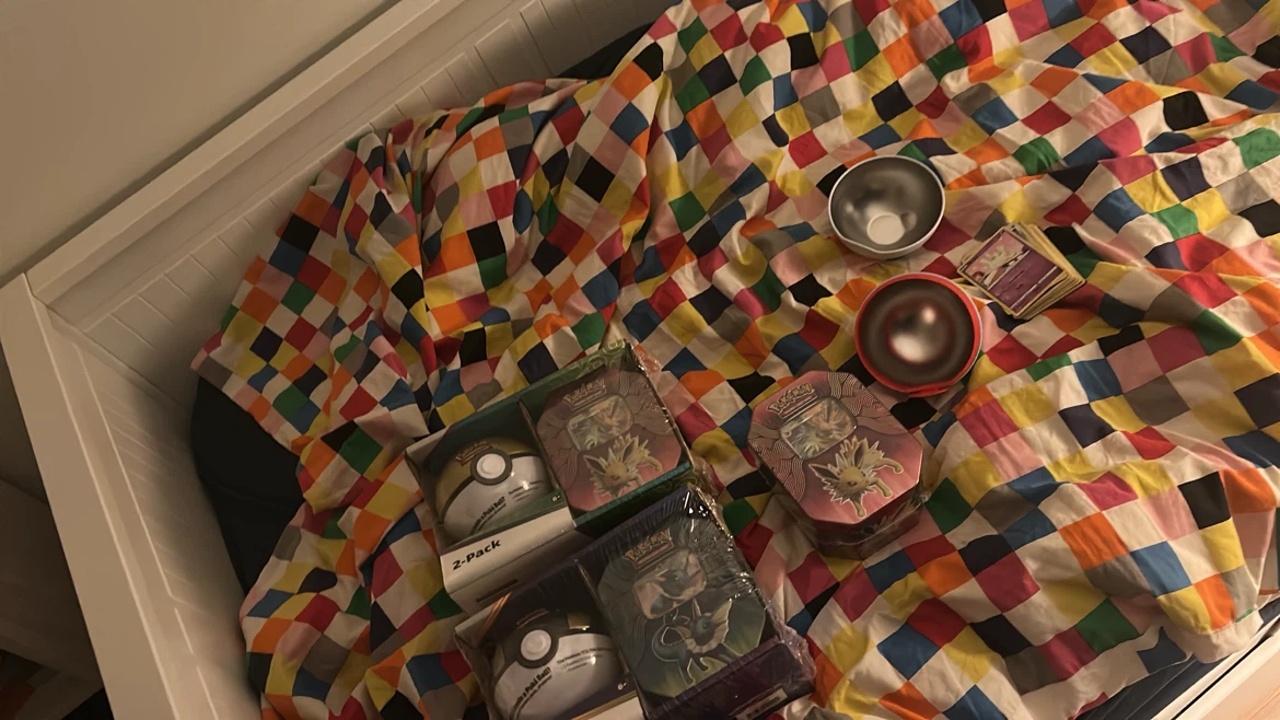 Selling pokemon tins!!