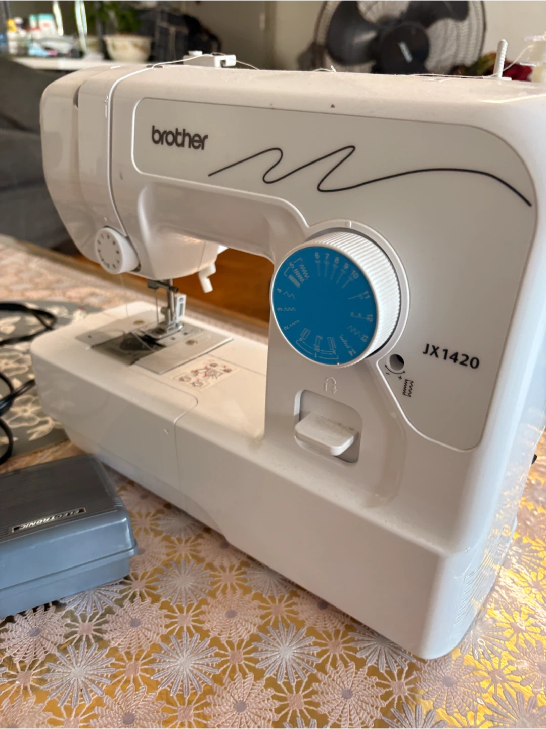 Brother JX1420 Sewing Machine - photo 2