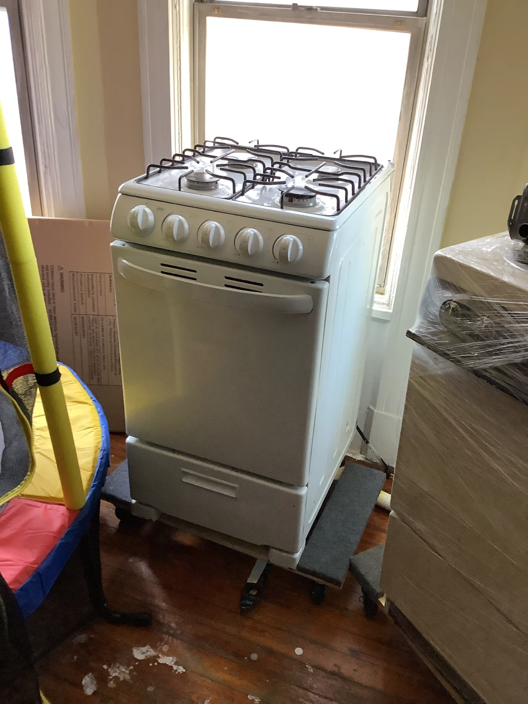 White Gas Range Stove and electric stove - photo 4
