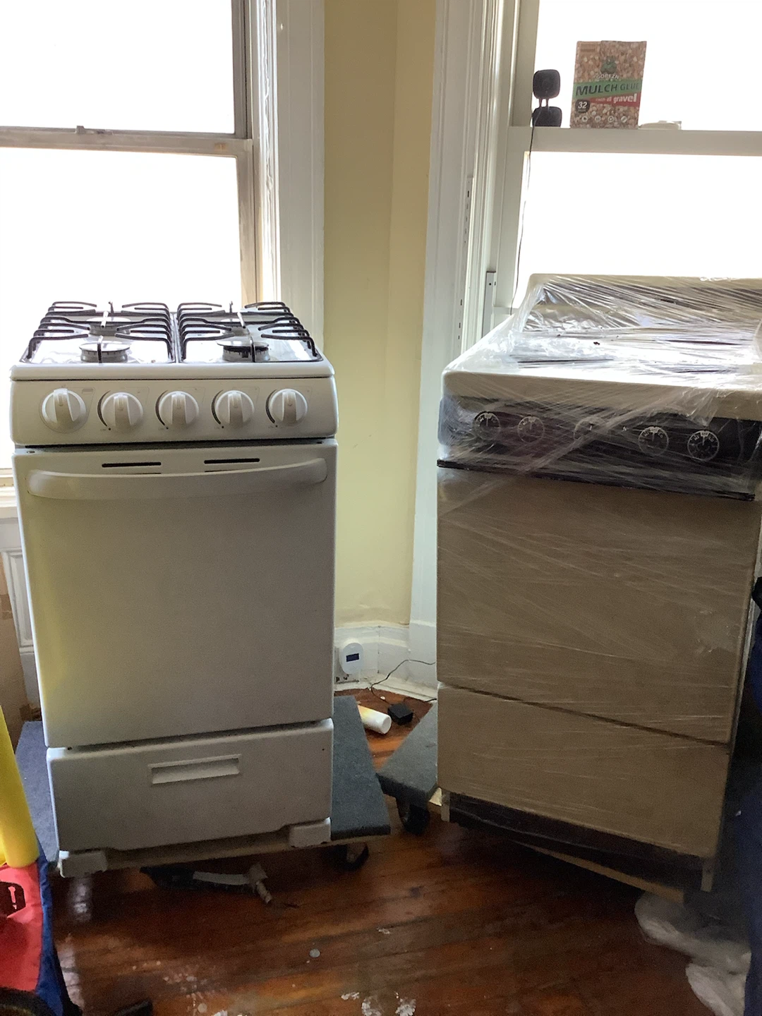 White Gas Range Stove and electric stove - photo 5