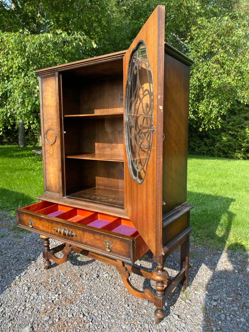 Anthes Baetz Antique Walnut Display China Cabinet (CAN DELIVER) - photo 4