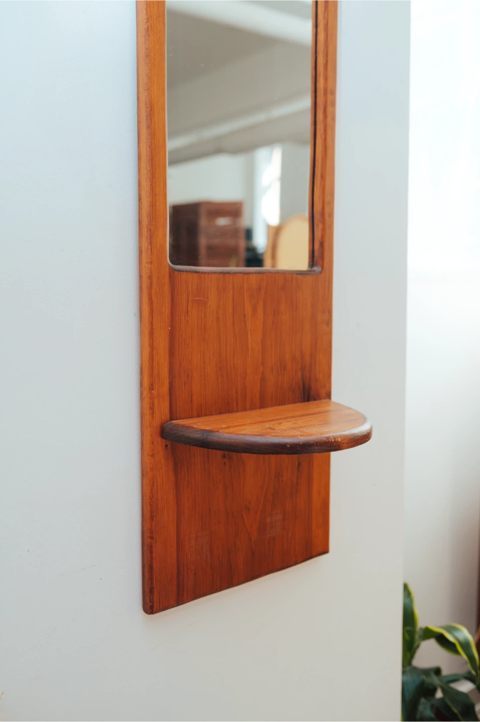 Mid-Century Entryway Mirror with Clock & Display Shelf - photo 4
