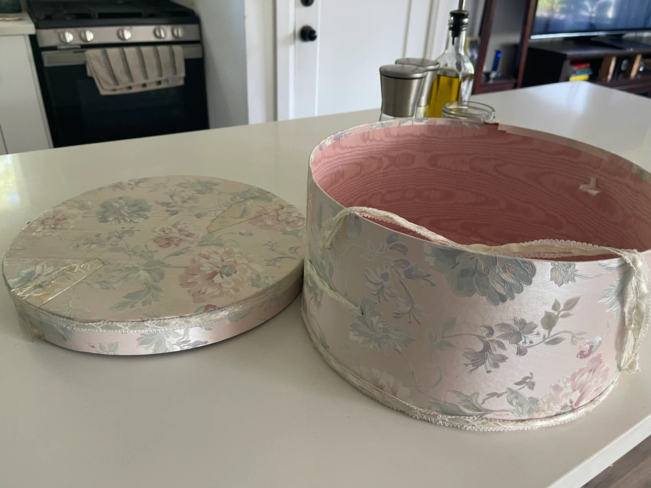 Vintage Floral Hat Box - photo 2