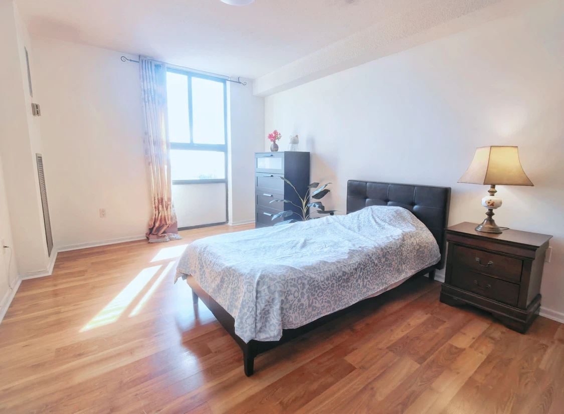 finch/don mills 2B1B condo $556,000 - photo 4