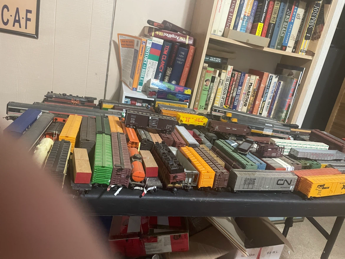 Assorted Model Train Cars - photo 3