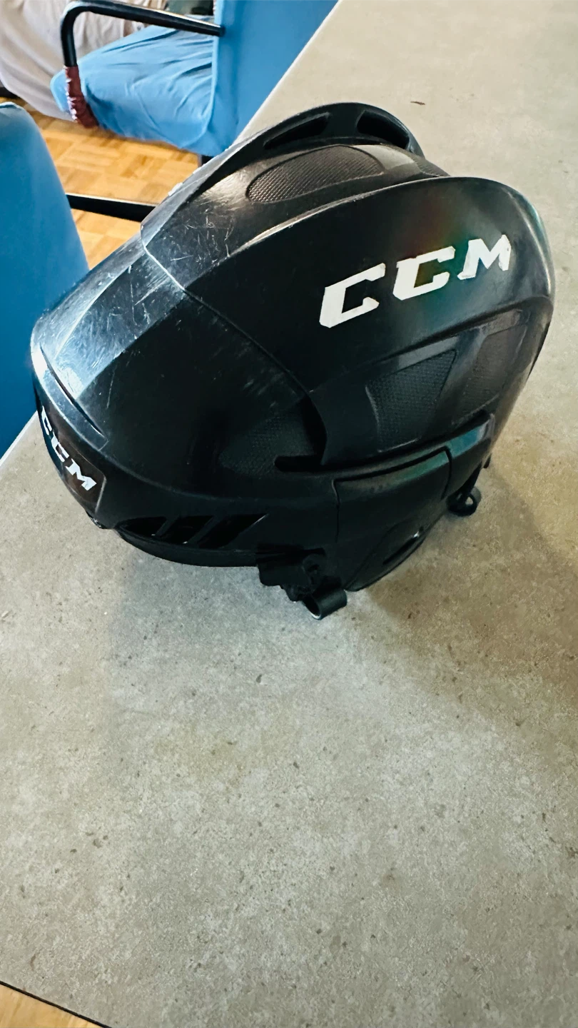 CCM Ice skating/hockey helmet with cage available - photo 2