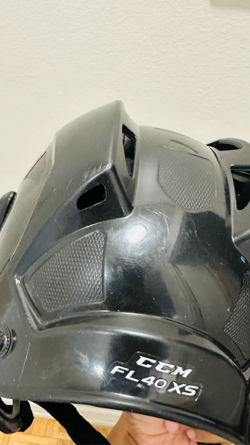 CCM Ice skating/hockey helmet with cage available - photo 3