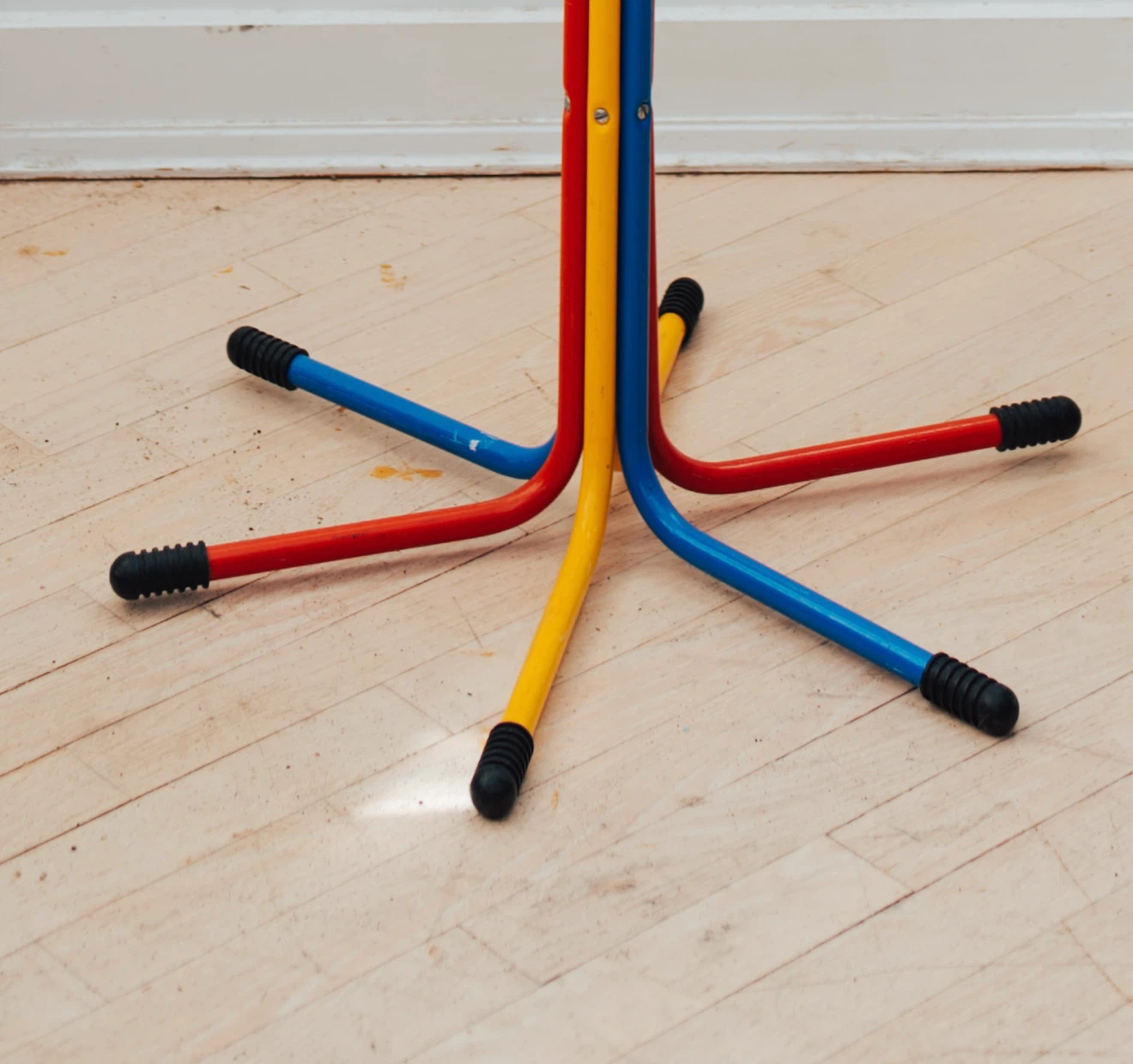 Vintage 1980s Memphis-Style Children’s Coat Rack - photo 3