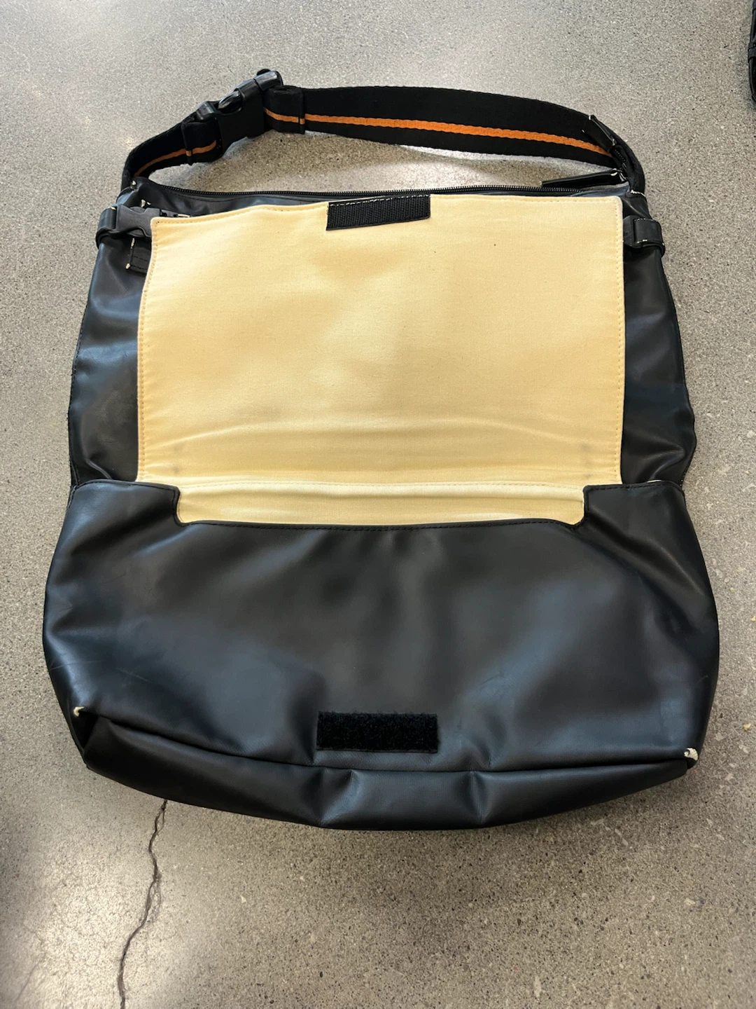 Toxic Silo Black Messenger Bag - photo 2