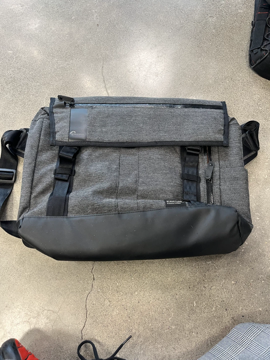 Lowepro — Streetline Messenger Bag