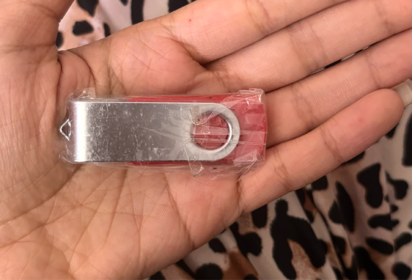 Rogers Red USB Flash Drive - photo 2