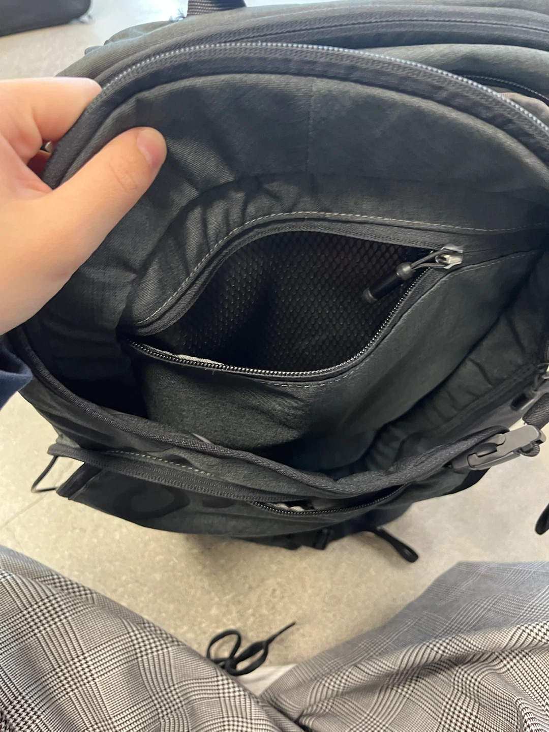 Black with external battery in - photo 2