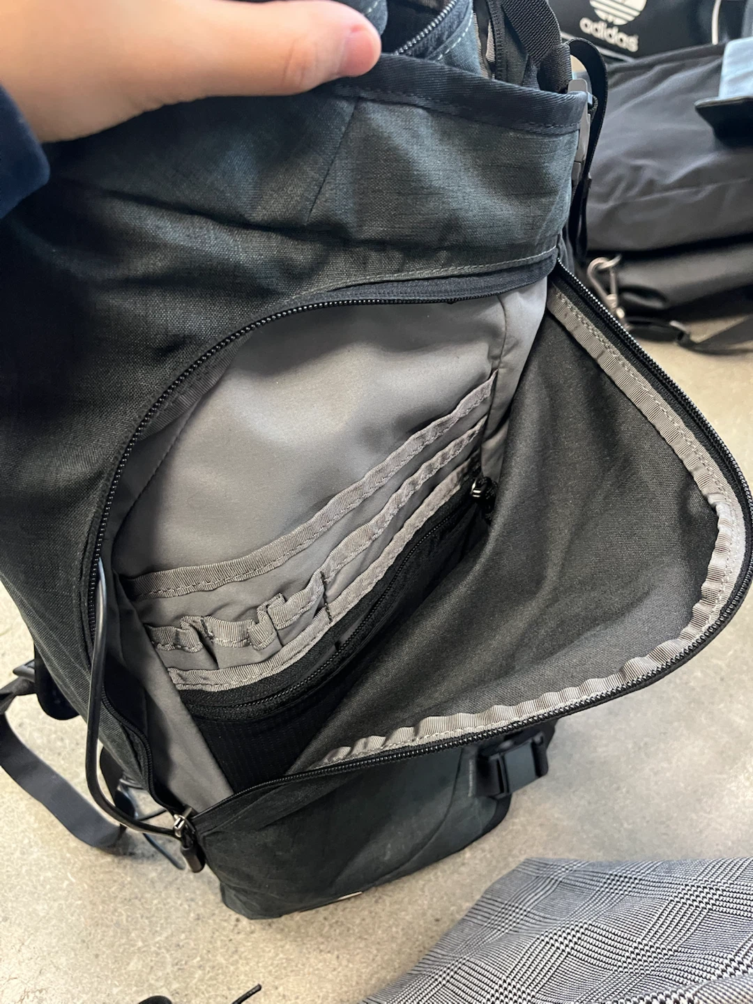 Black with external battery in - photo 4