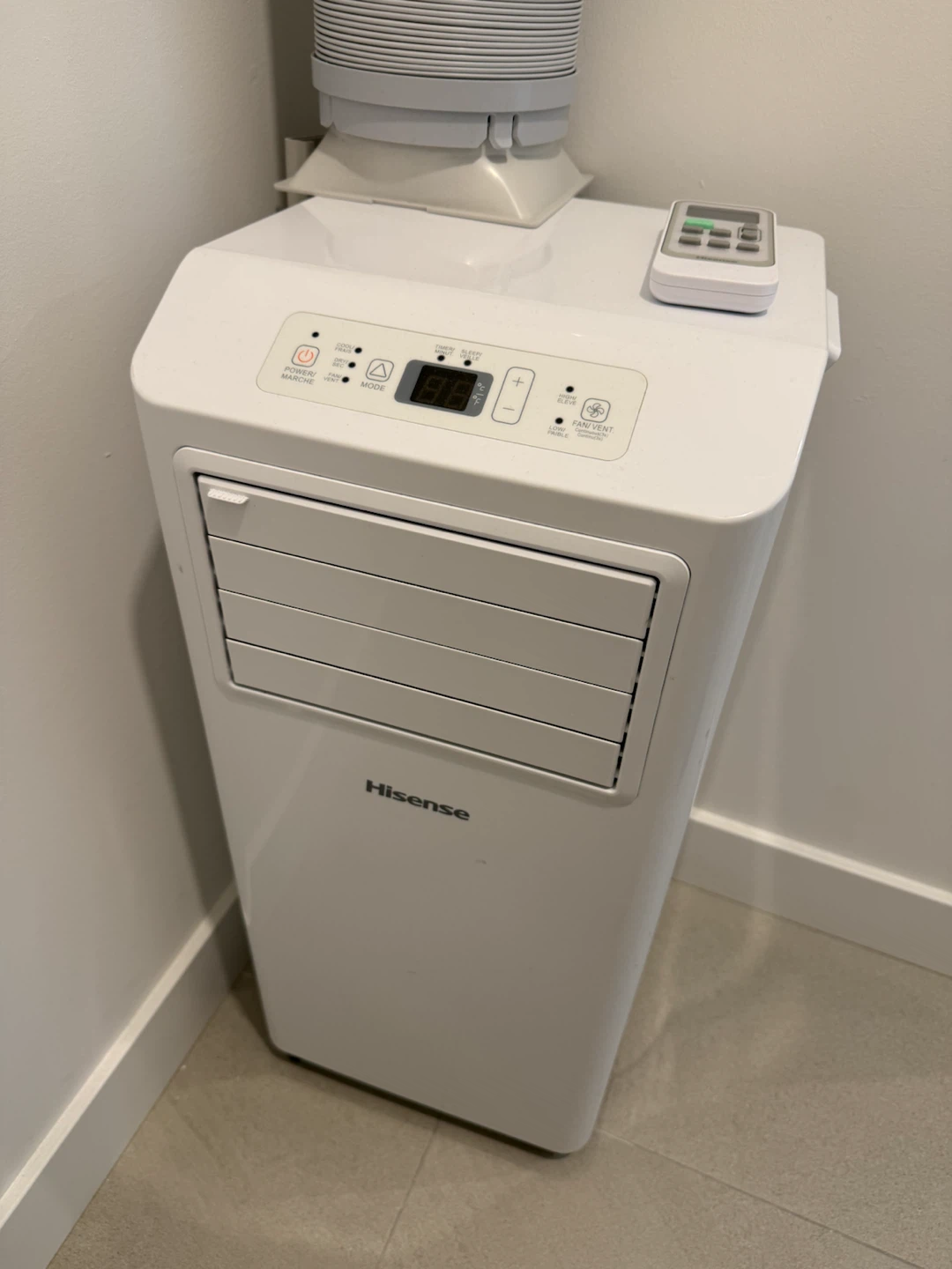 Hisense Portable Air Conditioner 6000btu - Barely Used - photo 2