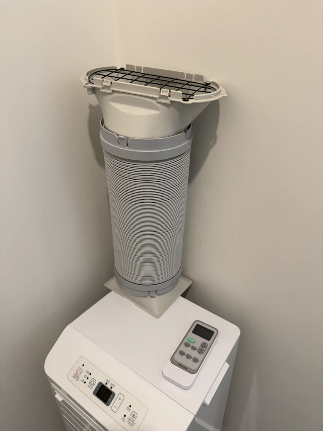 Hisense Portable Air Conditioner 6000btu - Barely Used - photo 3